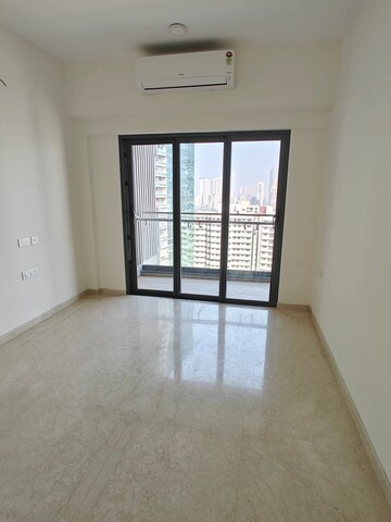 Room in 2 BHK Apartment at Lodha Vista, Lower Parel – for Rent