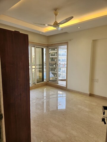 Room in 4 BHK Apartment at Enchante Apartment, Khar West – for Sale