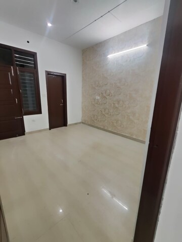 Room in 2.5 BHK Independent House at Dhakoli Village – for Sale