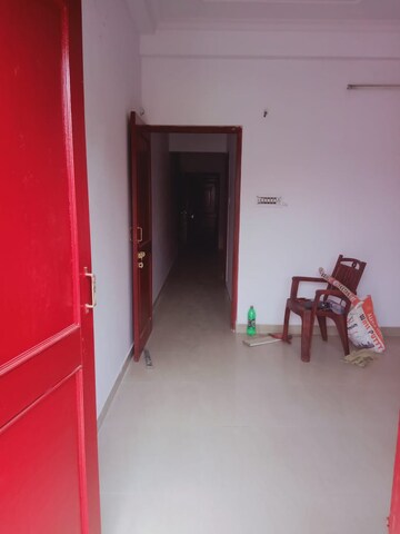 Room in 2 BHK Apartment at Aliganj – for Rent