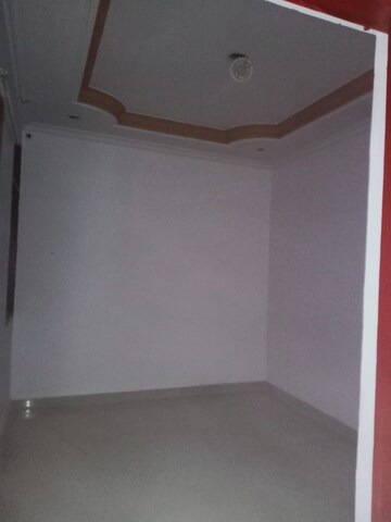 Room in 2 BHK Apartment at Aliganj – for Rent