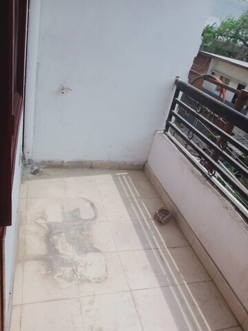 Balcony in 2 BHK Apartment at Aliganj – for Rent