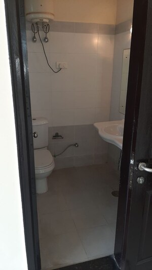 Bathroom in 4 BHK Apartment at Omaxe The Nile, Sector 49 – for Sale