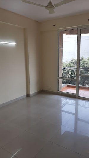 Room in 4 BHK Apartment at Omaxe The Nile, Sector 49 – for Sale