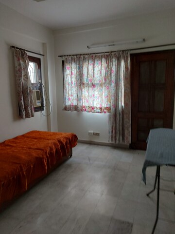 Room in 2.5 BHK Villa at Ansal Sushant Golf city, Sushant Golf City – for Rent