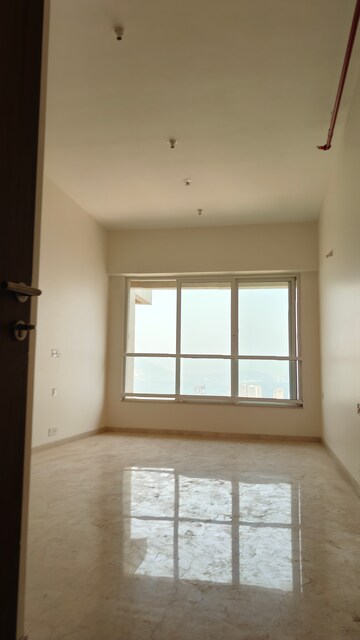 Room in 3 BHK Apartment at Kalpataru Radiance, Goregaon West – for Sale