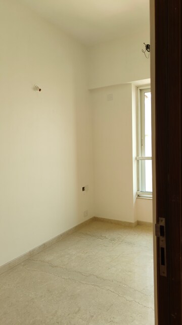 Room in 3 BHK Apartment at Kalpataru Radiance, Goregaon West – for Sale