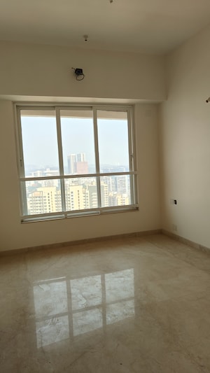 Room in 3 BHK Apartment at Kalpataru Radiance, Goregaon West – for Sale