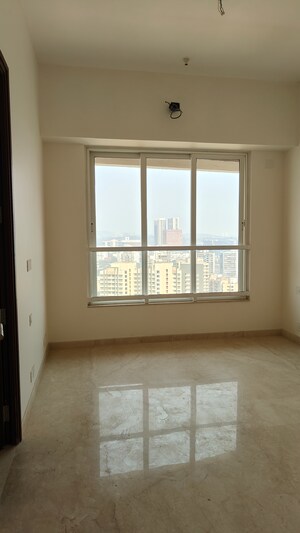 Room in 3 BHK Apartment at Kalpataru Radiance, Goregaon West – for Sale
