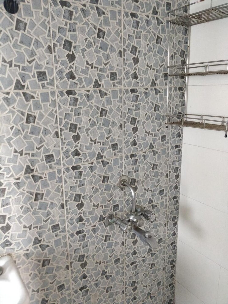Bathroom, the-matunga-navjivan-chs 2 Bedroom 700 Sq.Ft. Apartment In Mahim Mumbai 8426312