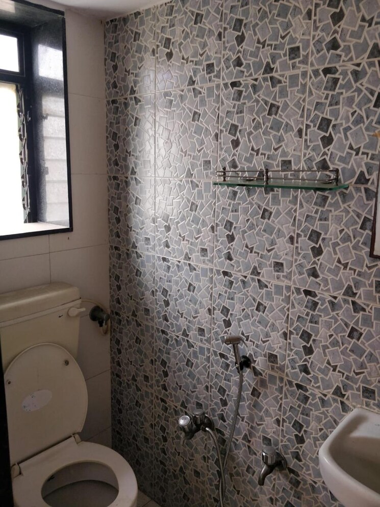 Bathroom, the-matunga-navjivan-chs 2 Bedroom 700 Sq.Ft. Apartment In Mahim Mumbai 8426312