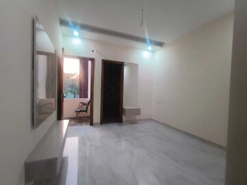 Room in 4 BHK Villa at Sector 123 – for Sale