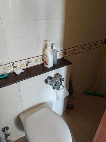 Furnished Amenities in 2 BHK Apartment at K Raheja Heights, Malad East – for Rent