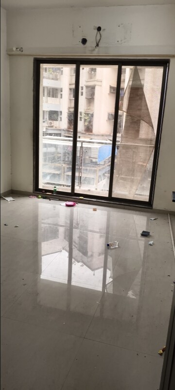 Room in 2 BHK Apartment at Veena Saaz, Kandivali East – for Rent