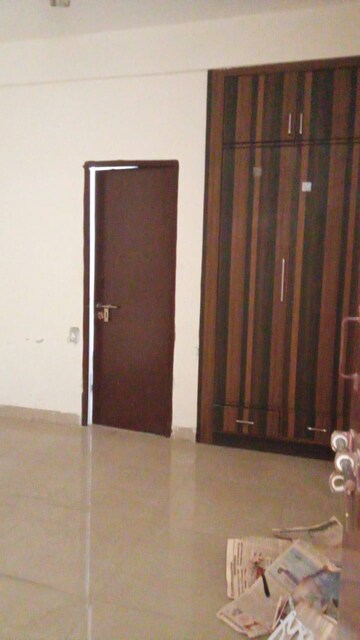 Room in 3 BHK Apartment at Vip Road – for Rent