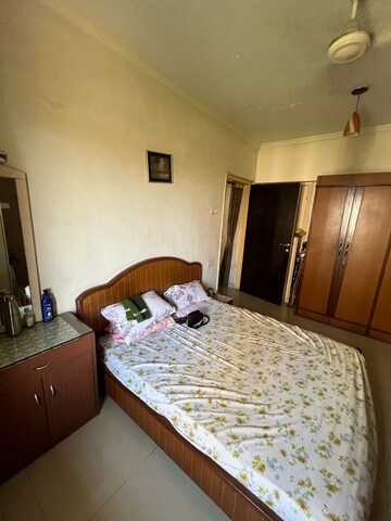 Bedroom in 2 BHK Apartment at Vini Towers, Malad West – for Rent