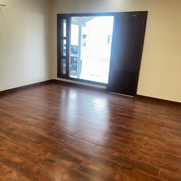 Room in 4 BHK Builder Floor at North Mullanpur – for Sale