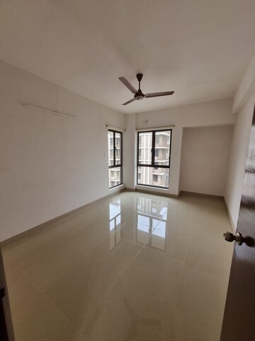 Room in 3 BHK Apartment at Bengal Peerless Avidipta, Em Bypass – for Sale