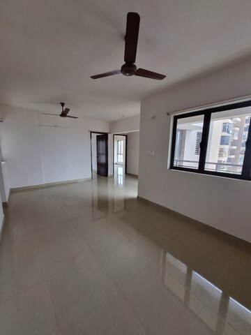 Room in 3 BHK Apartment at Bengal Peerless Avidipta, Em Bypass – for Sale