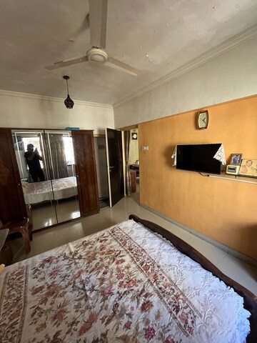 Bedroom in 2 BHK Apartment at Dheeraj Ganga, Malad West – for Rent