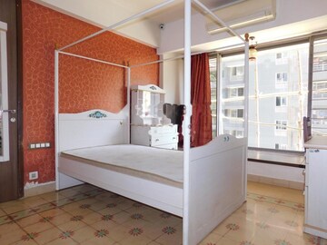 Room in 1 BHK Apartment at Lodha Amara, Kolshet Road – for Rent