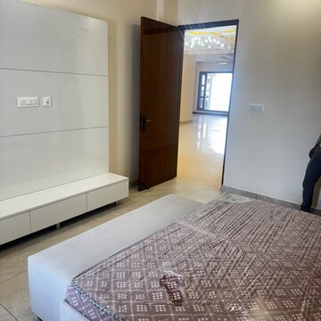 Bedroom in 4 BHK Builder Floor at South Mullanpur – for Sale