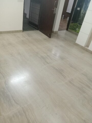 Room in 2.5 BHK Builder Floor at Sector 46 – for Rent