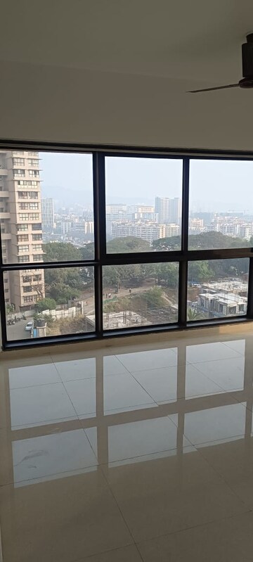 Room in 2 BHK Apartment at Kanakia Rainforest, Andheri East – for Rent