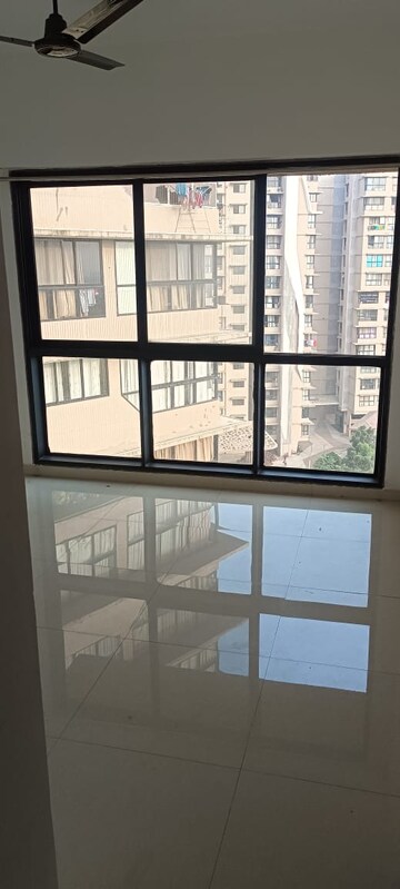 Room in 2 BHK Apartment at Kanakia Rainforest, Andheri East – for Rent