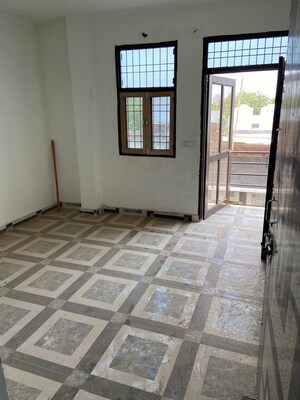 Room in 3 BHK Apartment at Unitech Harmony, Sector 50 – for Sale