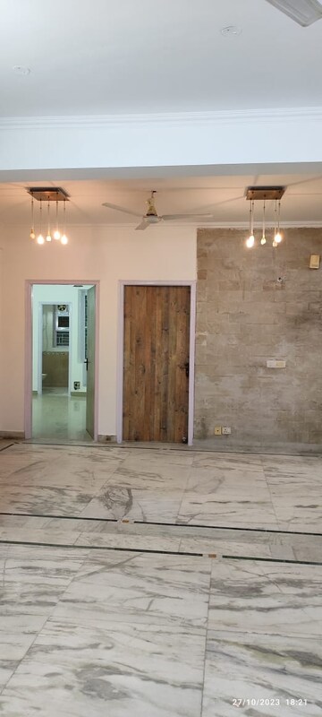 Room in 3 BHK Builder Floor at Orchid Island, Sector 51 – for Sale