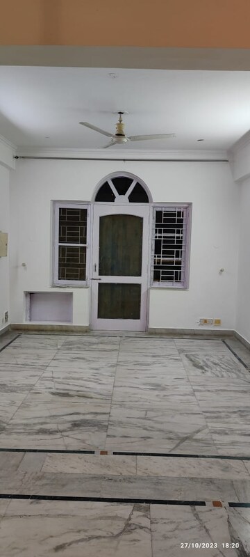 Room in 3 BHK Builder Floor at Orchid Island, Sector 51 – for Sale