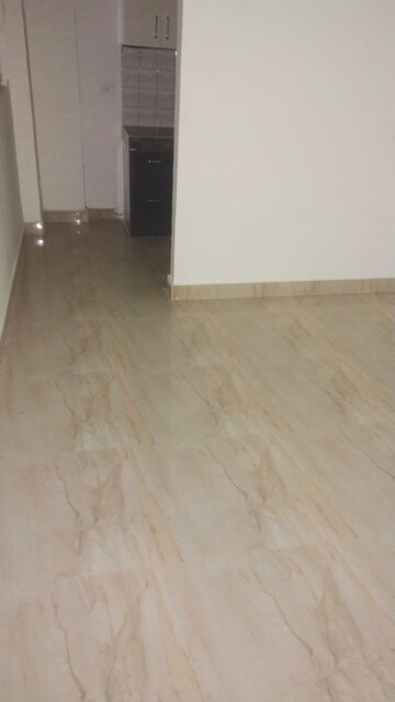 Room in 2 BHK Apartment at Supertech Czar Suites, Omicron I Greater Noida – for Sale