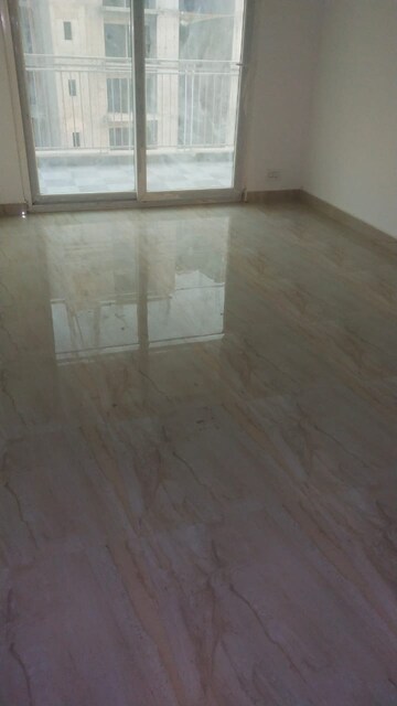 Room in 2 BHK Apartment at Supertech Czar Suites, Omicron I Greater Noida – for Sale