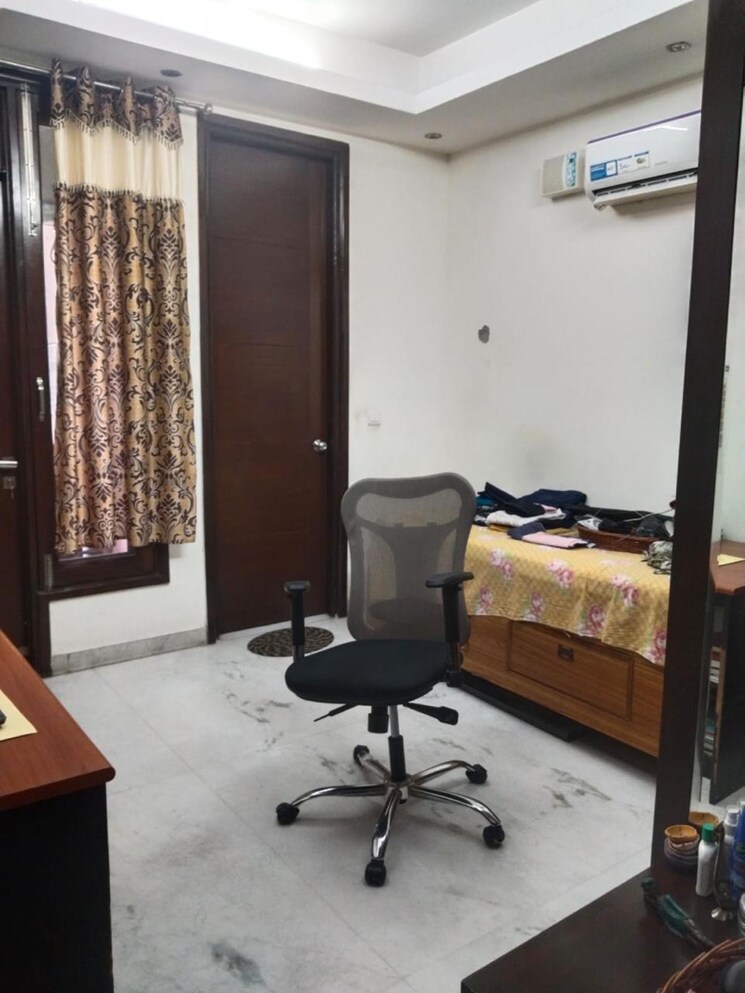 Living Room, boutique-residential-apartments-c-220 3 Bedroom 200 Sq.Yd. Builder Floor In Sarvodaya Enclave Delhi 8427077