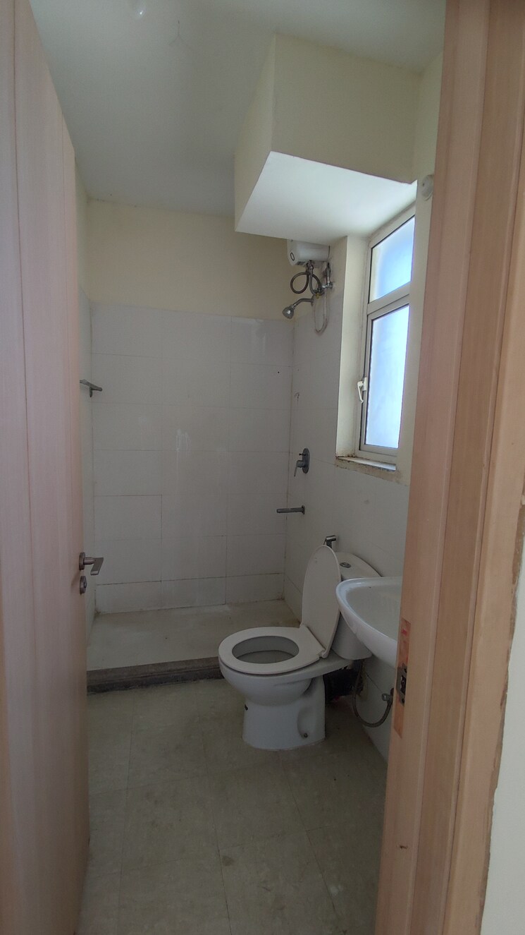 Bathroom, dlf-express-greens 4 Bedroom 2350 Sq.Ft. Apartment In Manesar Sector 1a Gurgaon 8427096