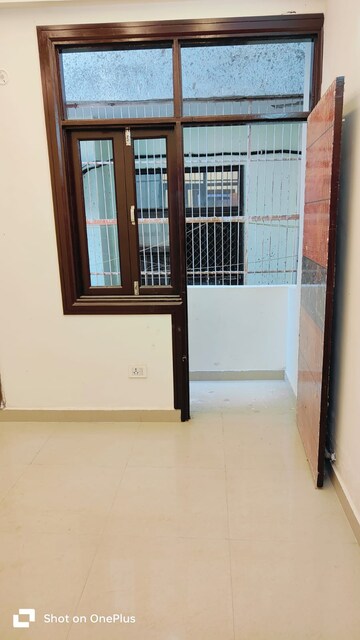 Room in 2 BHK Builder Floor at Shastri Park – for Sale