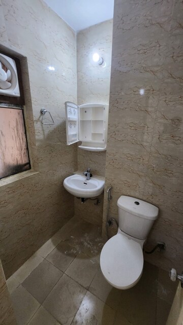 Bathroom in 1 BHK Builder Floor at Sector 48 – for Rent