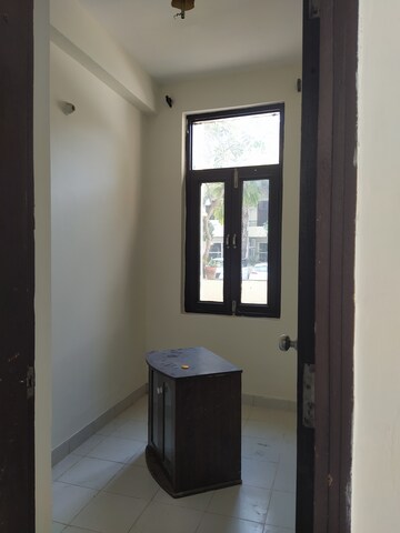 Room in 3 BHK Builder Floor at Omaxe Silver Birch, North Mullanpur – for Sale