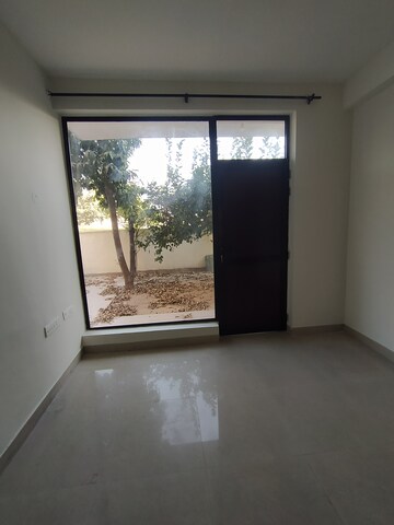 Room in 3 BHK Builder Floor at Omaxe Silver Birch, North Mullanpur – for Sale
