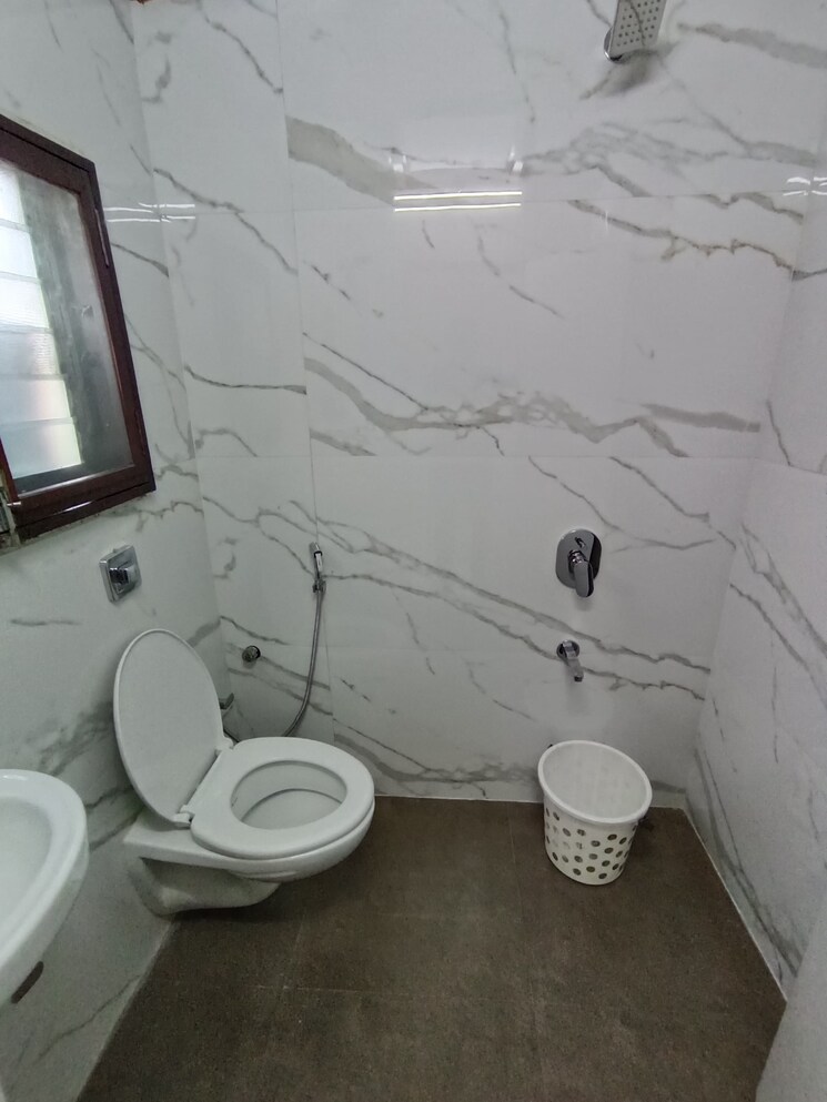 Bathroom, chawla-house 2.5 Bedroom 1000 Sq.Ft. Apartment In Cuffe Parade Mumbai 8427198