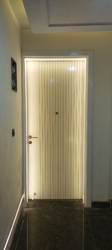 Building Lobby in 3 BHK Builder Floor at Shivalik Colony – for Sale