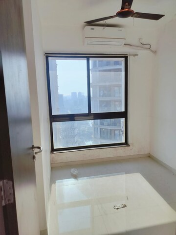 Room in 2 BHK Apartment at Sunteck City Avenue 2, Goregaon West – for Rent
