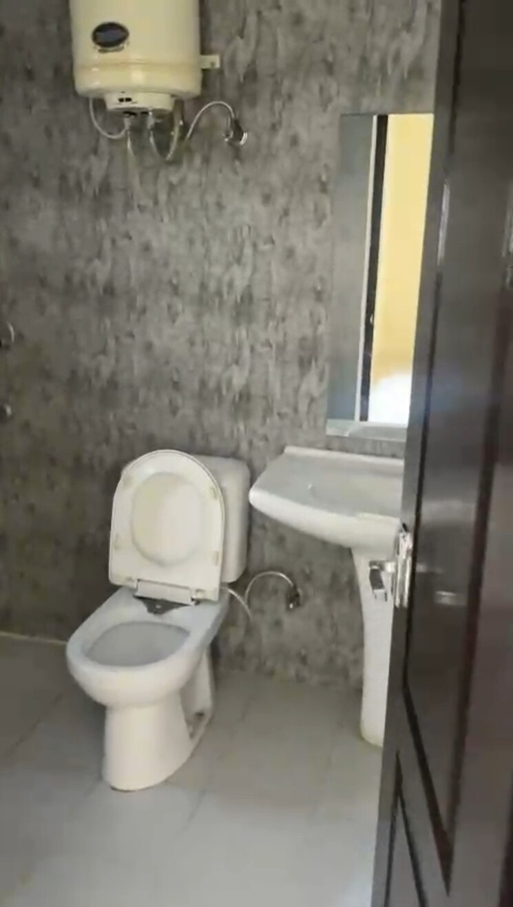 Bathroom, omaxe-silver-birch 3 Bedroom 1640 Sq.Ft. Builder Floor In North Mullanpur Chandigarh 8427289