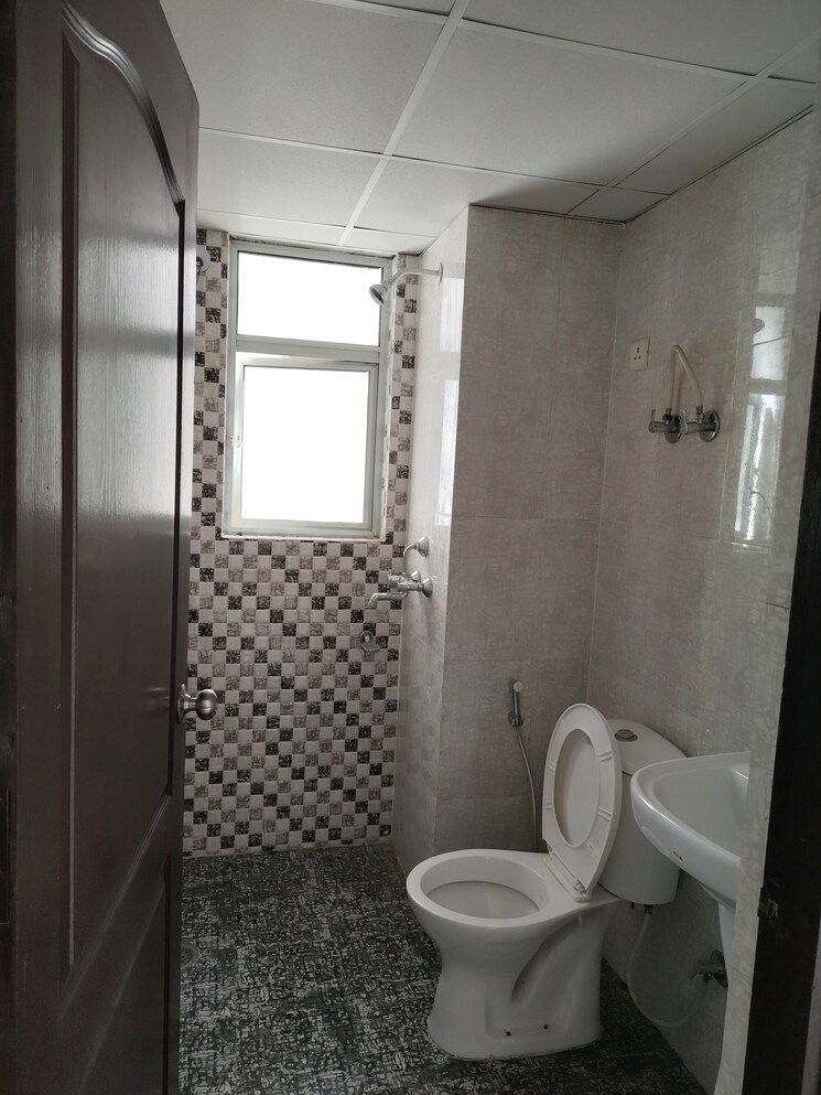 Bathroom, aditya-world-city 2 Bedroom 840 Sq.Ft. Apartment In Shahpur Bamheta Ghaziabad 8427318