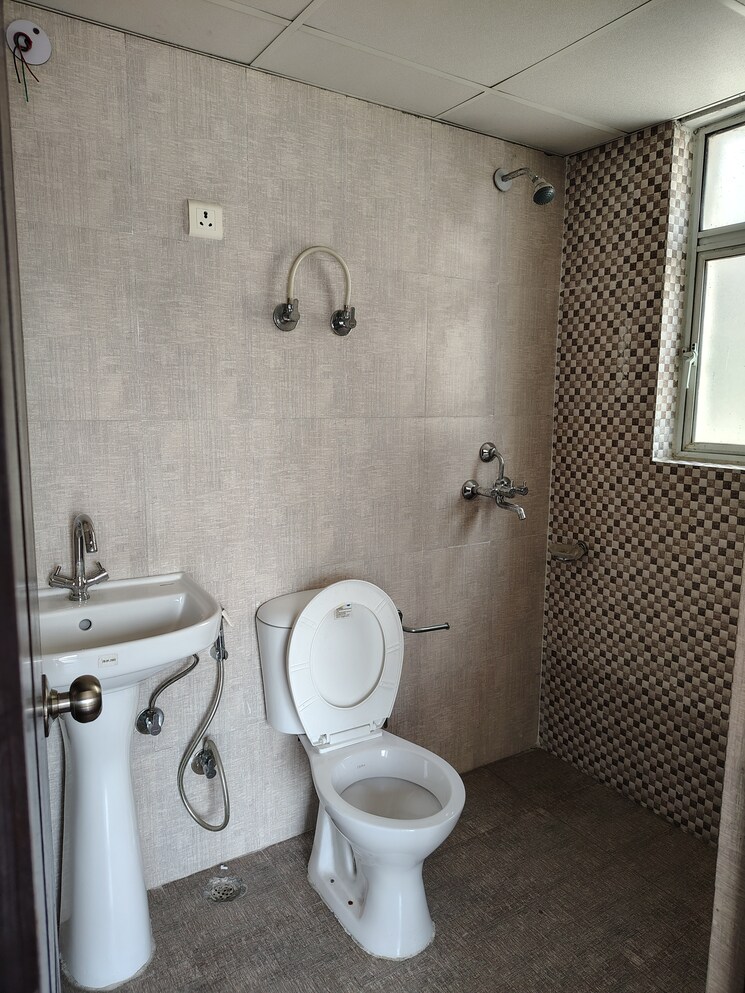 Bathroom, aditya-world-city 2 Bedroom 840 Sq.Ft. Apartment In Shahpur Bamheta Ghaziabad 8427318