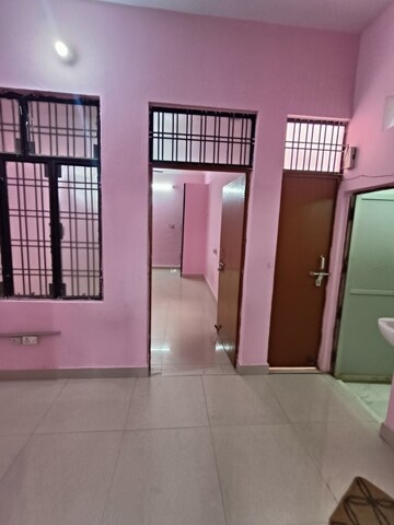 Room in 2 BHK Independent House at Gomti Nagar – for Rent