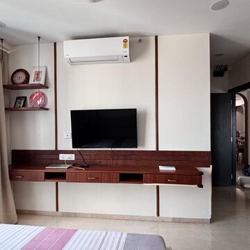 Room in 3 BHK Apartment at Oberoi Sky City, Khande Rao Dongari – for Rent