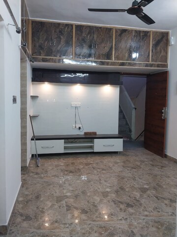 2 BHK Apartment For Rent in Paschim Vihar