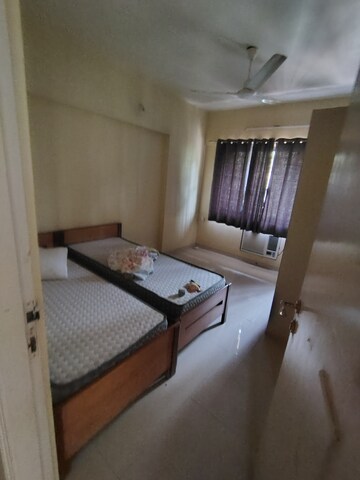 Room in 2 BHK Apartment at Kunj Vihar Vile Parle West, Vile Parle West – for Rent